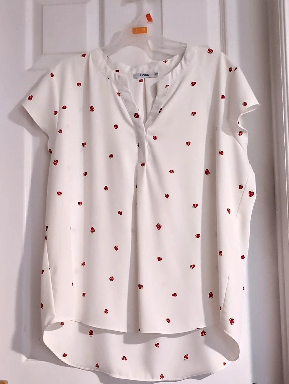 Ricki's Short Sleeves Blouse With Strawberries. Size XL/TG Like New